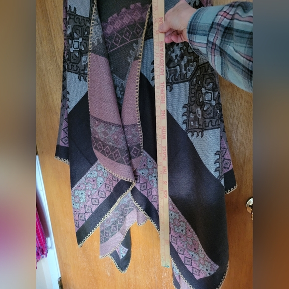 Blanket Poncho With Hood Never Worn - Picture 2 of 5